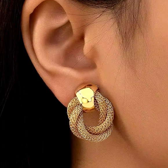 Cosette - Gold Twisted Weaving Dangle Earring. 2025 Trendy - Picture 1 of 8